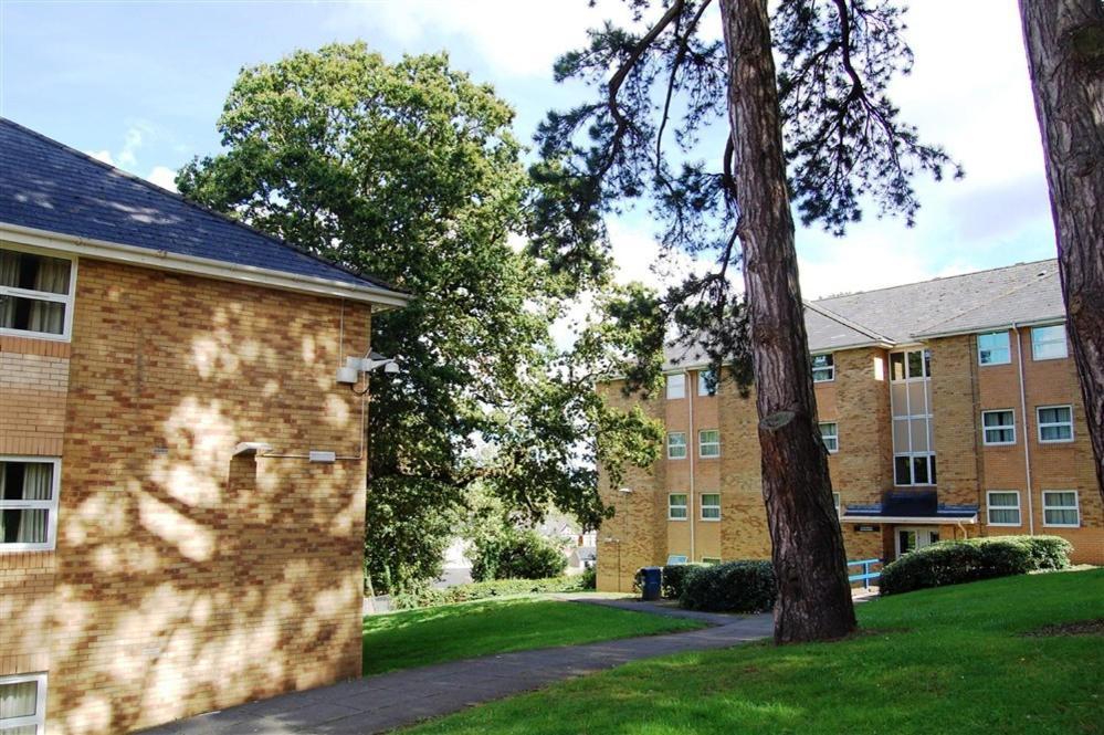 Plas Gwyn Halls, Cardiff Met University Экстерьер фото